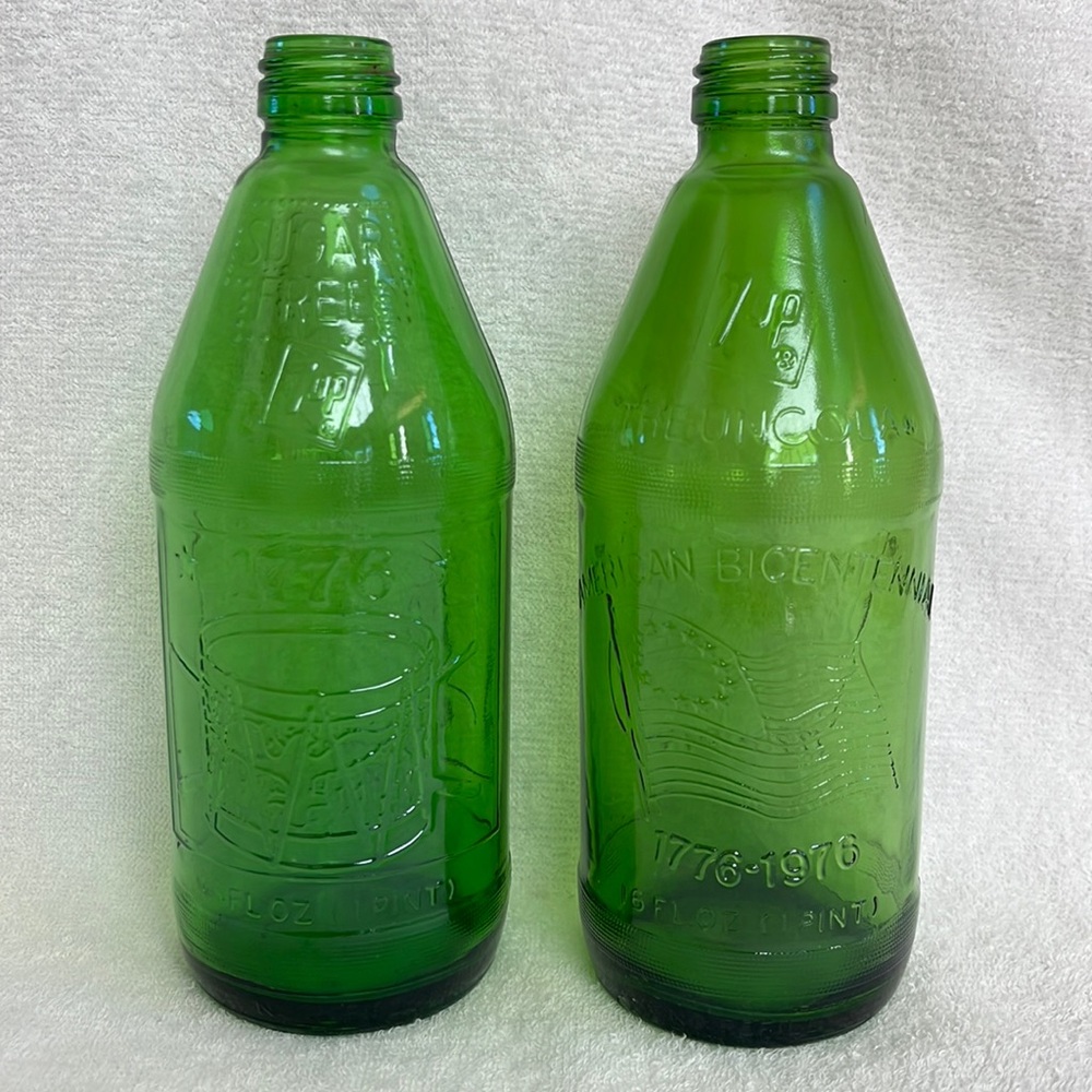 Vintage 1976 Bicentennial 7 UP Bottles Drum and Flag Design